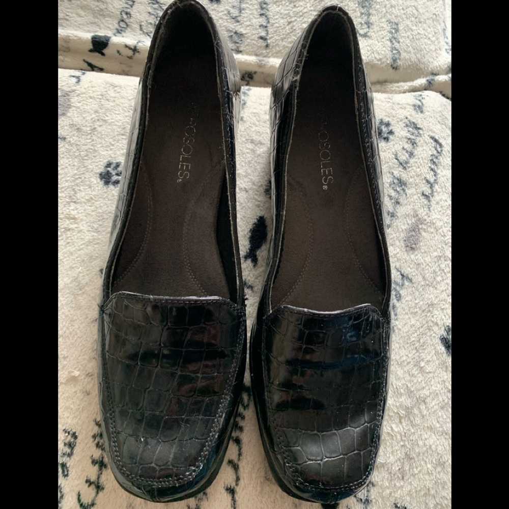 Woman’s black Aerosoles wedge shoe size 8